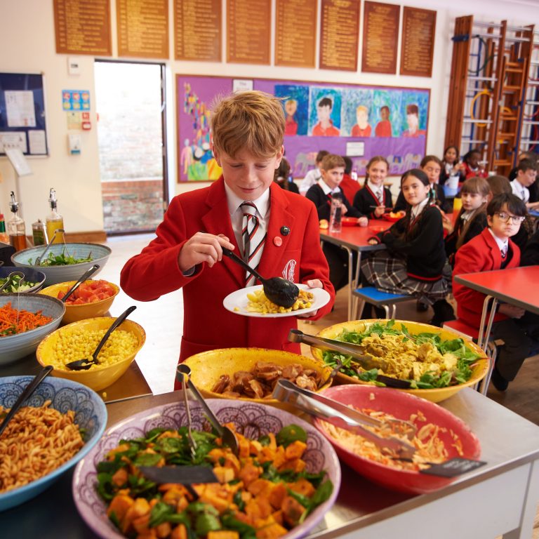 students eating lunch